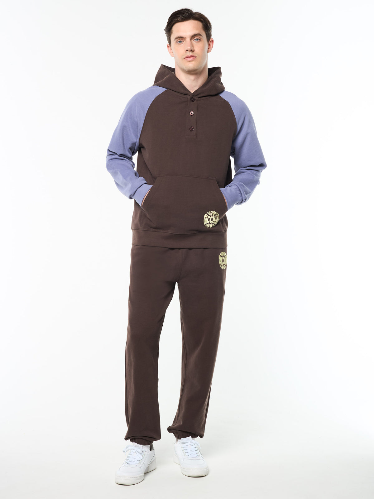 Vincere Hoodie in Mulch, view 3